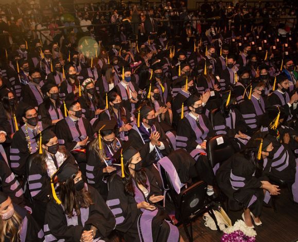 Commencement 2021 crowd image