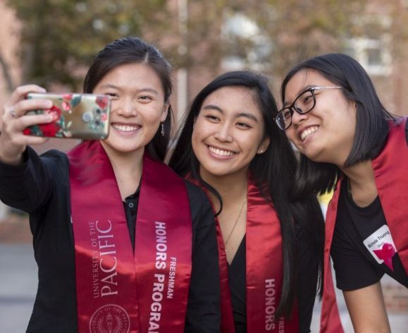 students smiling first year honors