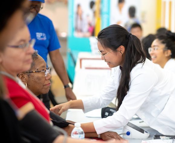 PharmD student at a Medicare Part D Outreach Clinic