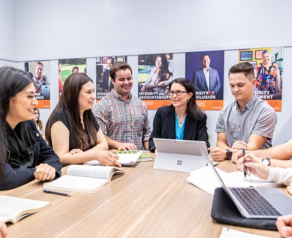 Students engage with faculty at Benerd College