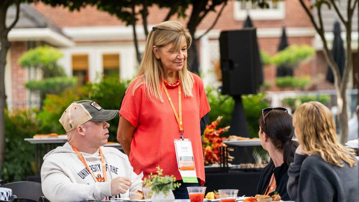 First Lady Jean Callahan talks with families during a breakfast for parents and families at the President's house during Homecoming 2023.