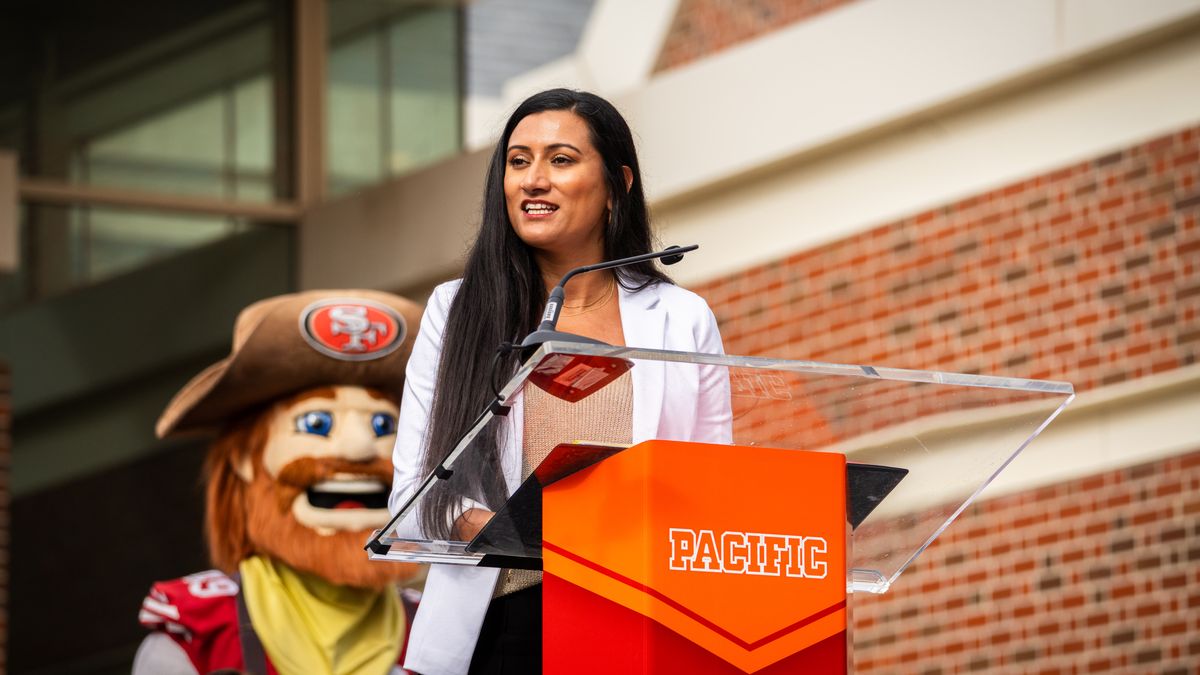 Harpreet Basran and Sourdough Sam on the stage