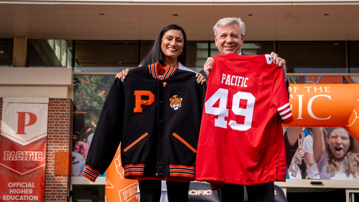 Harpreet Basran and President Christopher Callahan do a jersey exchange