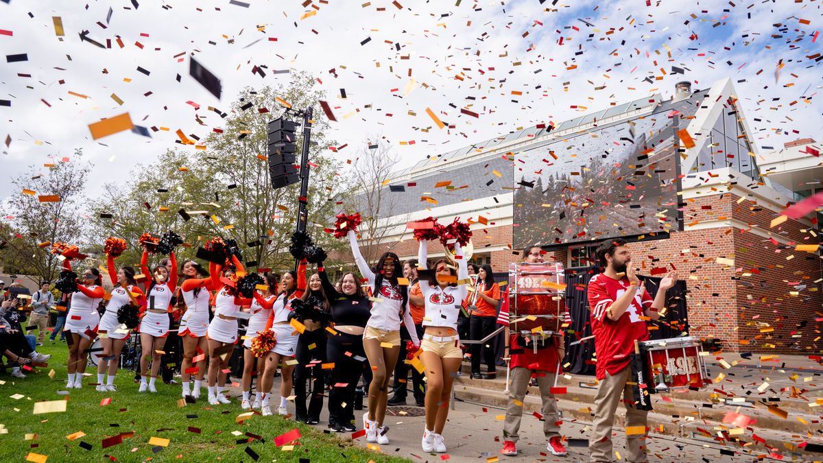 Confetti and cheer team