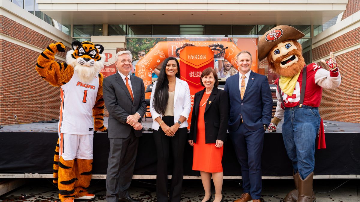 Mascots standing with Pacific and 49ers leadership team