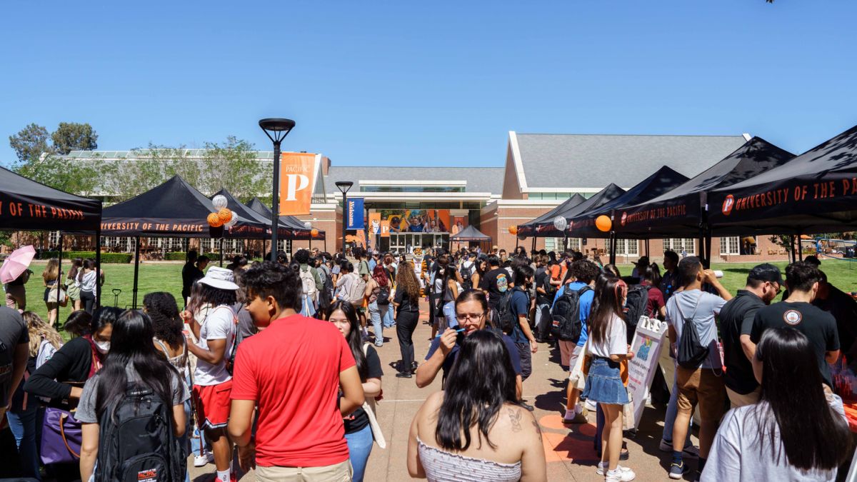 a large group of students in front of the DUC
