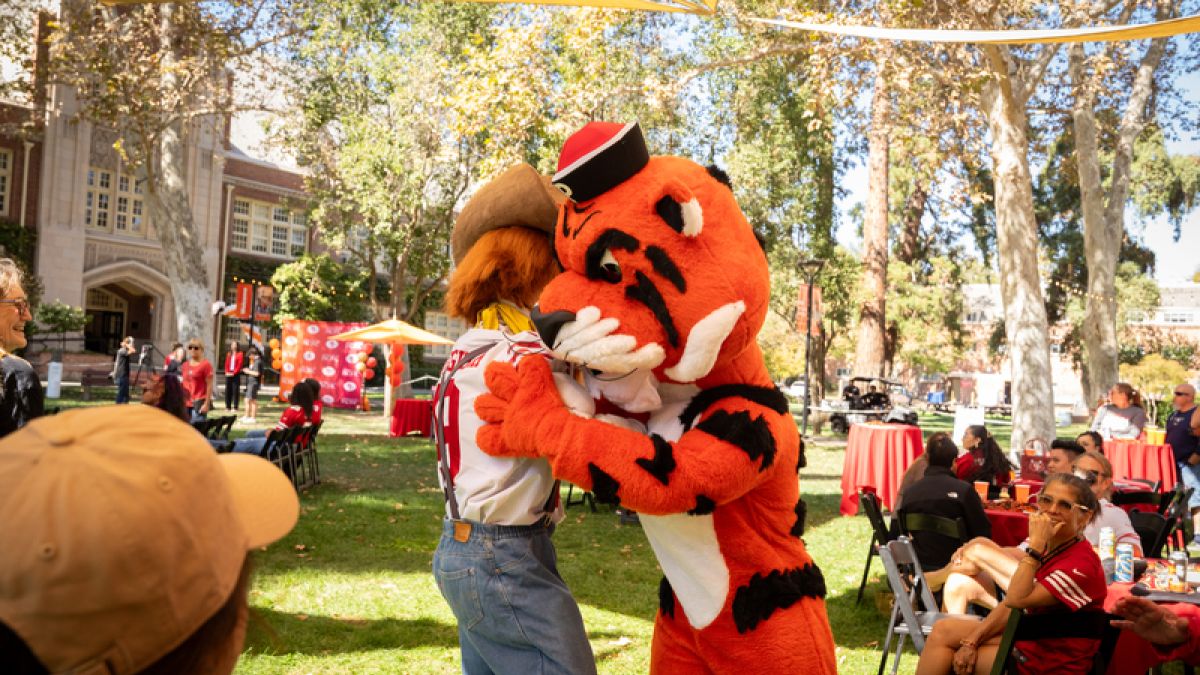 Pacificans cheer on 49ers at Touchdowns and Tigers